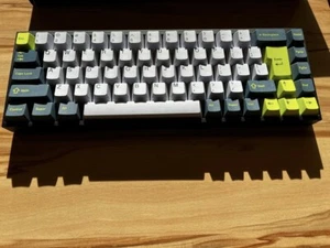 Gaming Keyboard, Custom Tofu 65%, Gmk, Grand Prix, Glorius Holy Panda Pre lubed - Bild 1 von 5