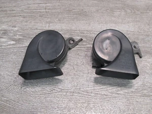 🥇01-06 LEXUS UCF30L LS430 SET OF 2 HIGH & LOW TONE NOTE PITCH HORN SIGNAL OEM - Picture 1 of 15