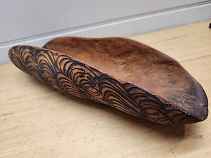 AUSTRALIAN WIRE BURNT VINTAGE ART INCISED DECORATED ABORIGINAL COOLAMON BOWL - Picture 1 of 7