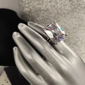 Elegante anillo de cóctel de cristal de corte rectangular plateado - Imagen 1 de 14