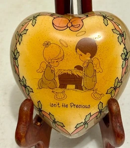 1994 Precious Moments Herz sendet dir "Isn't He Precious" Christbaumschmuck - Bild 1 von 6