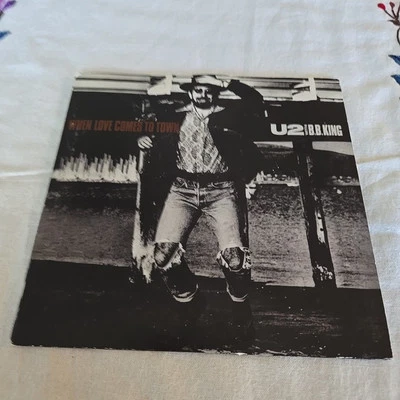 U2: When Love Comes To Town/ Dancing Barefoot ISLAND 45 RPM 7"  Foto 1 de 4