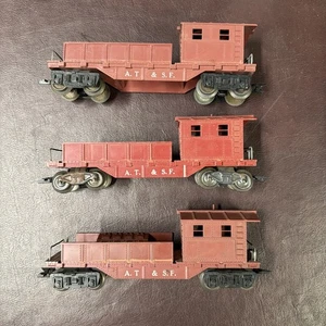 3 Marx AT&SF (Santa Fe) Work Cabooses O Gauge 8 Wheel - Scissor Auto Couplers - Picture 1 of 11
