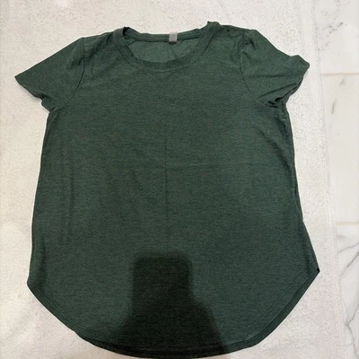 Camiseta baja Beyond Yoga peso pluma en la parte inferior bosque VERDE talla mediana   Foto 1 de 4