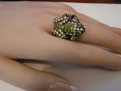 Anillo Heidi Daus Cristal Tachonado Diseño Rana Talla 8.5 Elementos Swarovski Foto 1 de 4