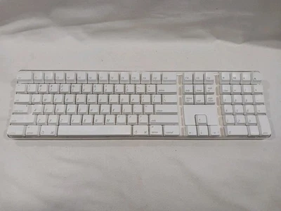 Apple Wireless Keyboard A1016 White English Layout w/ Numeric Keypad Tested  - Image 1 of 4