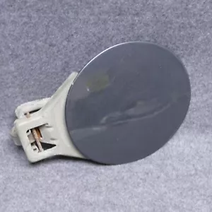 Chevrolet Traverse 2009-2017 puerta de llenado de combustible de gasolina 57U gris cibernético OEM 75921 - Imagen 1 de 9
