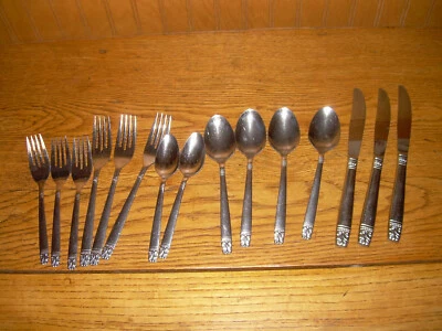 15 件 Wm Rogers Oneida Encore / Aztec 不锈钢银器叉刀勺子 — 第 1/3 张图片