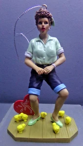 I LOVE LUCY 2010 ORNAMENT "LUCY RAIS HÜHNER" AMERIKANISCHE GRÜSSE ERBSTÜCK - Bild 1 von 5