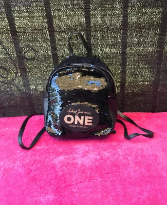 Mini Mochila Michael Jackson ONE Cirque du Soleil Las Vegas Cartera Negra Brillante Foto 1 de 4