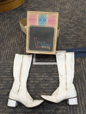 vintage ca 1960s white go go fashion boots sz 7 Penney's - Image 1 of 4