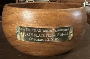 2019 VEGA IRONMAN WORLD CHAMPIONSHIP TRIATHLON 4. PLATZ HOLZSCHALE HAWAII TROPHY - Bild 1 von 7