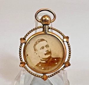 Antico medaglione portafoto catena orologio da tasca placcato oro ufficiale austro-ungarico - Foto 1 di 8