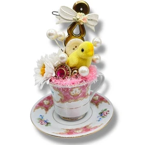 Spring themed teacup decor handmade vintage assemblage art with chick - Zdjęcie 1 z 7
