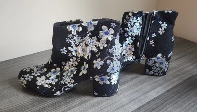 Botines florales So negros y azules talla 9M funky elegantes  Foto 1 de 4