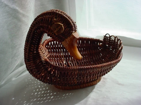 Duck Shaped Basket Carved Wood Bill Vintage Cover
