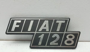 Insignia logotipo FIAT 128 escritura emblema - Imagen 1 de 4