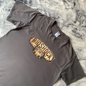 Bioshock Infinite Spell Out Promo Tshirt Tee Top Xbox Gaming Gamer Rare L - Bild 1 von 8