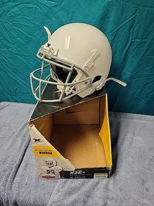 Floor Model Xenith X2E+ Youth Medium Football Helm weiß mit 2 Größen Kieferpolstern - Bild 1 von 10