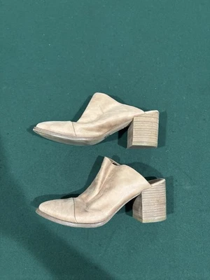 Report Suede Beige Mule Pointed Toe Heels Women's Size 7.5 - Image 1 of 4