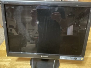 Gateway Monitor 19” Widescreen High Def LE1936 - Picture 1 of 3