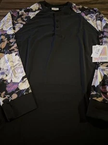 Neu mit Etikett Lularoe Mark Henley Unisex Langarm schwarz Rosen lila Medium 8 10/12 🦄 - Bild 1 von 12