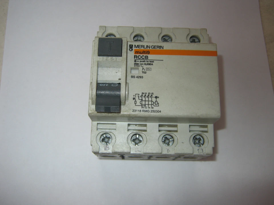 MERLIN GERIN 25 AMP 30mA 4 POLE RCCB CIRCUIT BREAKER. 23118 RMG 250304 - Image 1 of 1