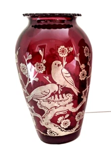 Vintage Anchor Hocking Royal Ruby Hoover Vase With Birds Flowers Motif 9" x 5" - Picture 1 of 9