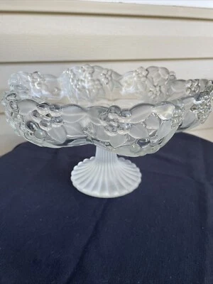 "CUENCO DE ANFITRIONA CON PATAS DE COMPOTA DE CRISTAL MIKASA CARMEN WALTHER CON ALEMANIA 10,5""" Foto 1 de 4