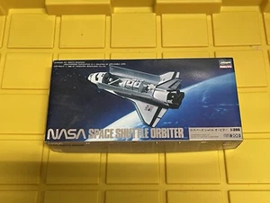 Vintage Hasegewa 1988 NASA Space Shuttle Orbiter 1/200 Scale Model Kit - Picture 1 of 6