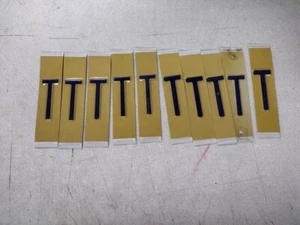 Lotto di 10 lettere targhette oro Mississippi tagliate T artigianato insegne arte - Foto 1 di 1