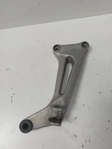 COLGANTE DE REPOSAPIÉS TRASERO DERECHO HONDA VTR1000 FIRESTORM (PIEZAS USADAS) E20 - Imagen 1 de 7