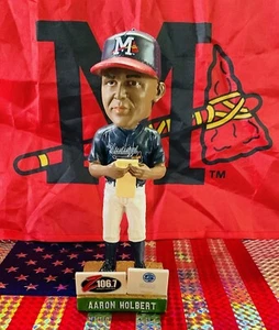 AARON HOLBERT MISSISSIPPI BRAVES MANAGER HOLDING LINE UP CARD 2015 BOBBLEHEAD - Picture 1 of 7