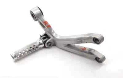 Suporte de passageiro traseiro direito lateral 2002 Yamaha YZF R6 1838A x - Imagem 1 de 3