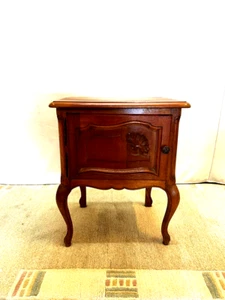 A vintage ,antique style wooden chest of drawers - Picture 1 of 5