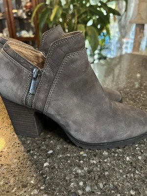 Botines de gamuza para mujer Lucky Brand Natlee talla 9 M cuero gris cremallera Foto 1 de 4