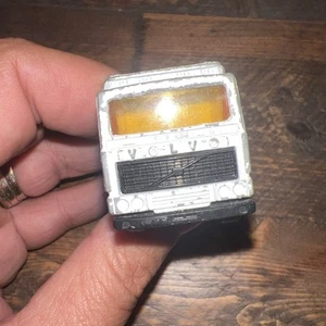 MATCHBOX 1981 Red Volvo Flatbed Truck Good Condition 1:90 Scale Vibrant White - Picture 1 of 7