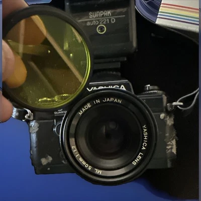 Yashica FX-D Quartz film SLR working tested YASHICA LENS ML-50mm1:1,7 lies - Image 1 of 4