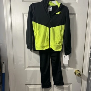 NIKE 2 Piece Tracksuit Black & Volt Youth 6-7 yrs Full Zip - NWT - Picture 1 of 4