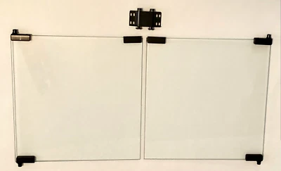 Par de puertas de vidrio con soporte de TV de 11 1/4" x 11 3/8" con captura magnética.  Ver fotos Foto 1 de 4