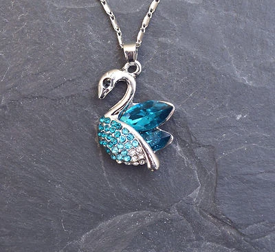 Trachten Kette Collier Schwan Anhänger Strasssteinchen Dirndlkette Oktoberfest - Bild 1 von 2