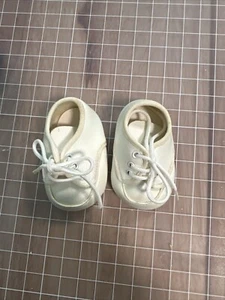 Muñeca bebé vintage zapatos corbata o muñeca bebé renacido blanco 3”L X 1 5/8” W - Imagen 1 de 7