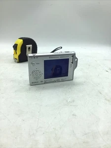 Cámara digital compacta Sony Cyber-Shot DSC-17 con batería y tarjeta SD - Imagen 1 de 12