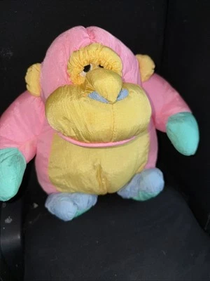 Brinquedo de prestígio vintage década de 1980 Nakajima nylon rosa macaco estilo puffalump pelúcia - Imagem 1 de 4