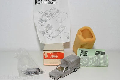 . KIT MVI MINI VEICOLI ANTINCENDIO K 8 PEUGEOT 504 PICK UP METALLO COME NUOVO... - Immagine 1 di 4