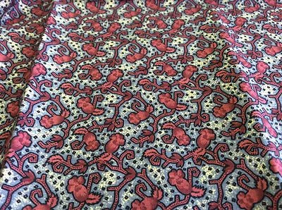 BORGOÑA VIDES FLORALES CON AZUL GRIS SOBRE ALGODÓN BEIGE DE MODA 7/8 YARDA Foto 1 de 3