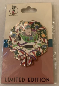 2023 Disney Destination D23 TWDC Store Holiday Wreaths Pin Buzz Lightyear LE 400 - Picture 1 of 3