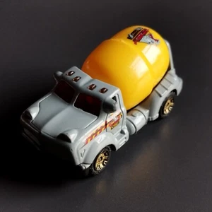 Matchbox Mattel made in China in 2003 . Gray Mixopotamus truck. 7.5 cm long. - Picture 1 of 7