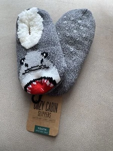 New Cozy Cabin Slippers Size Youth 10-4y ALOE-INFUSED NEW WITH TAGS - Picture 1 of 3