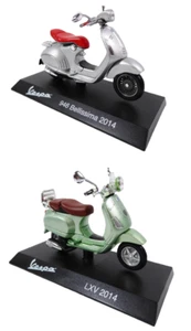 Set of 2 Scooters Vespa 2010s - 1:18 Maisto Diecast Motorcycle VES7 - Picture 1 of 2